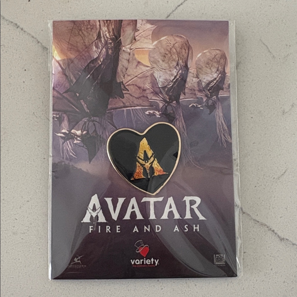 Avatar Fire And Ash Movie Pin Halo Gold Heart New 25$